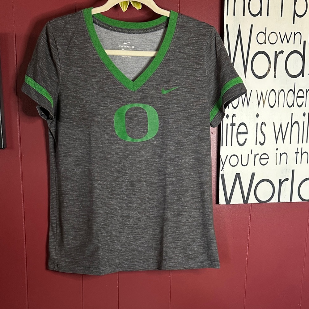 Nike Oregon Ducks 🦆 V-Neck Tee